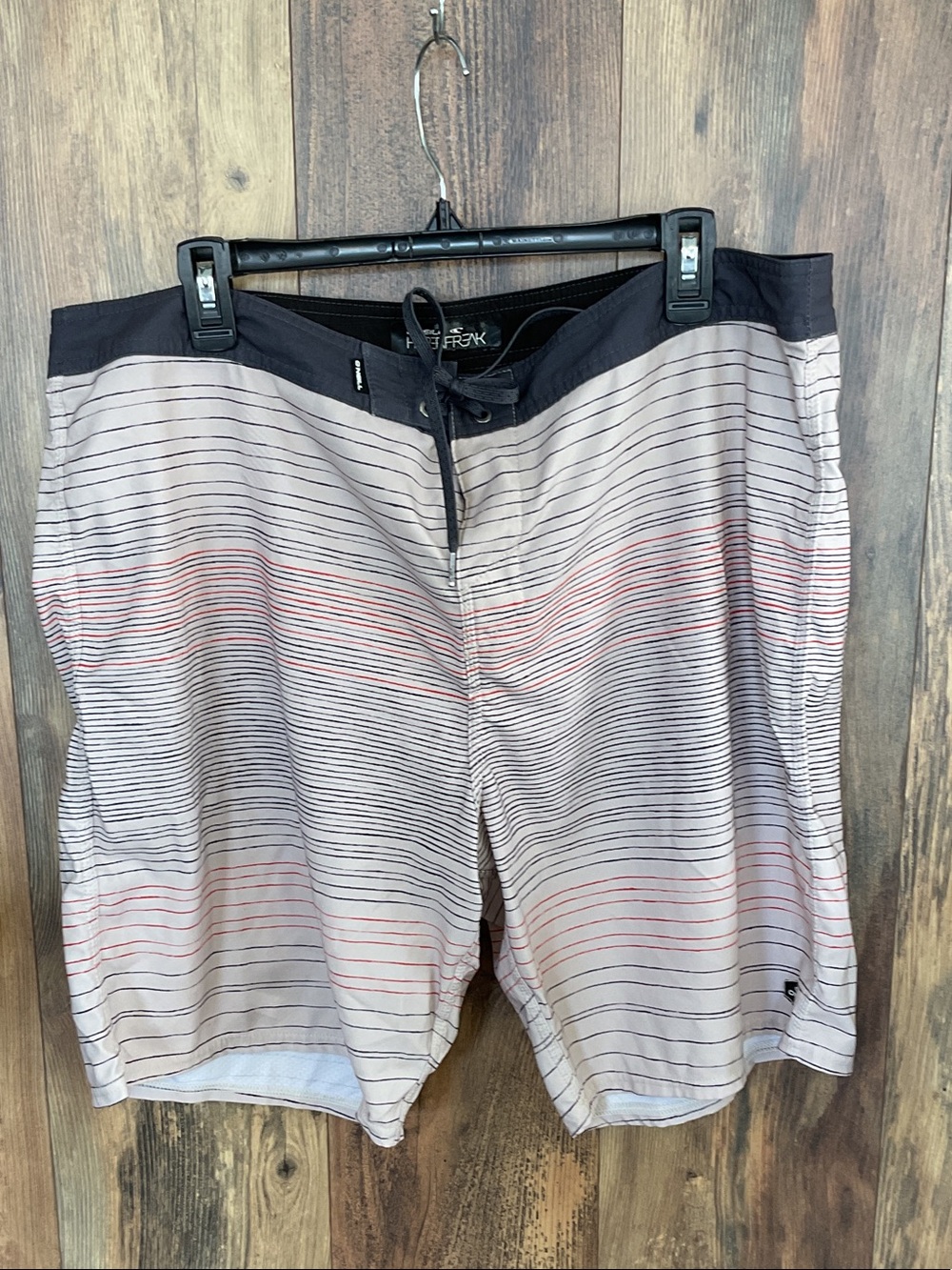 O'Neill Hyperfreak Men's Black & Gray Striped Swim Trunks 38      320B